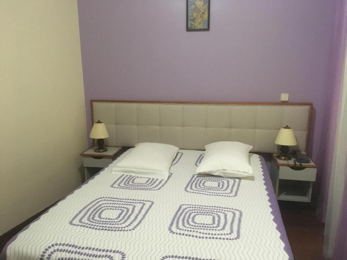 Florinda Bed & Breakfast ชาเวส ภายนอก รูปภาพ