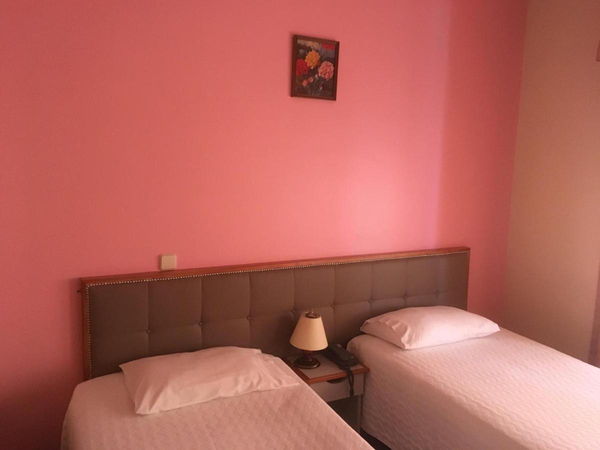 Florinda Bed & Breakfast ชาเวส ภายนอก รูปภาพ